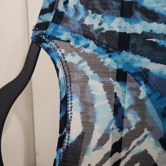 Chicos Abstract Print Top in sheer material And Beading Small Career office - Picture 9 of 10